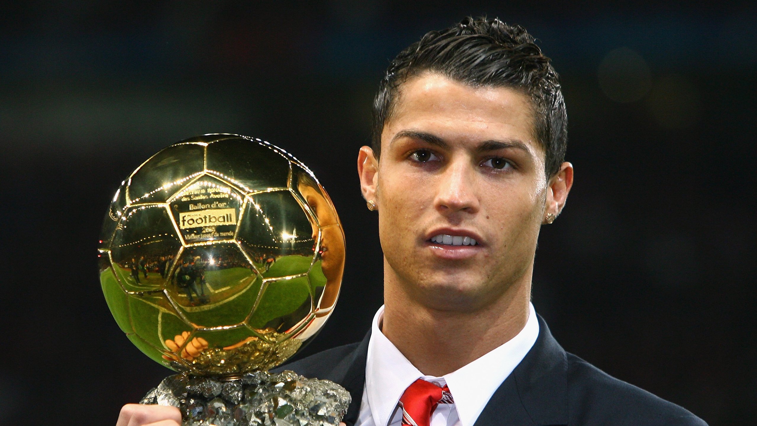 世界杯官方公布女足赛事用球与男足完全不同设计理念